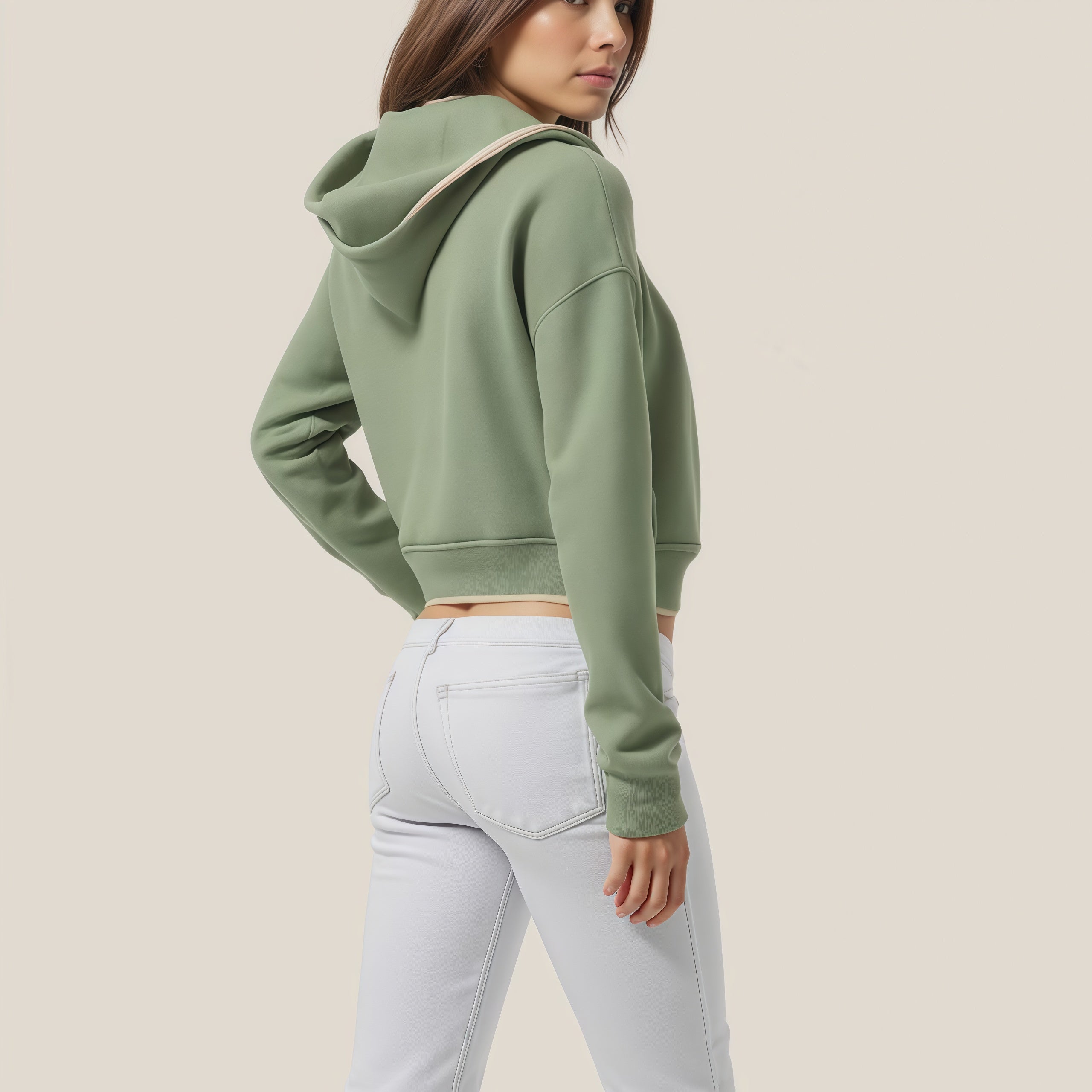 La Felpa Cropped con Cappuccio "Urban Edge"