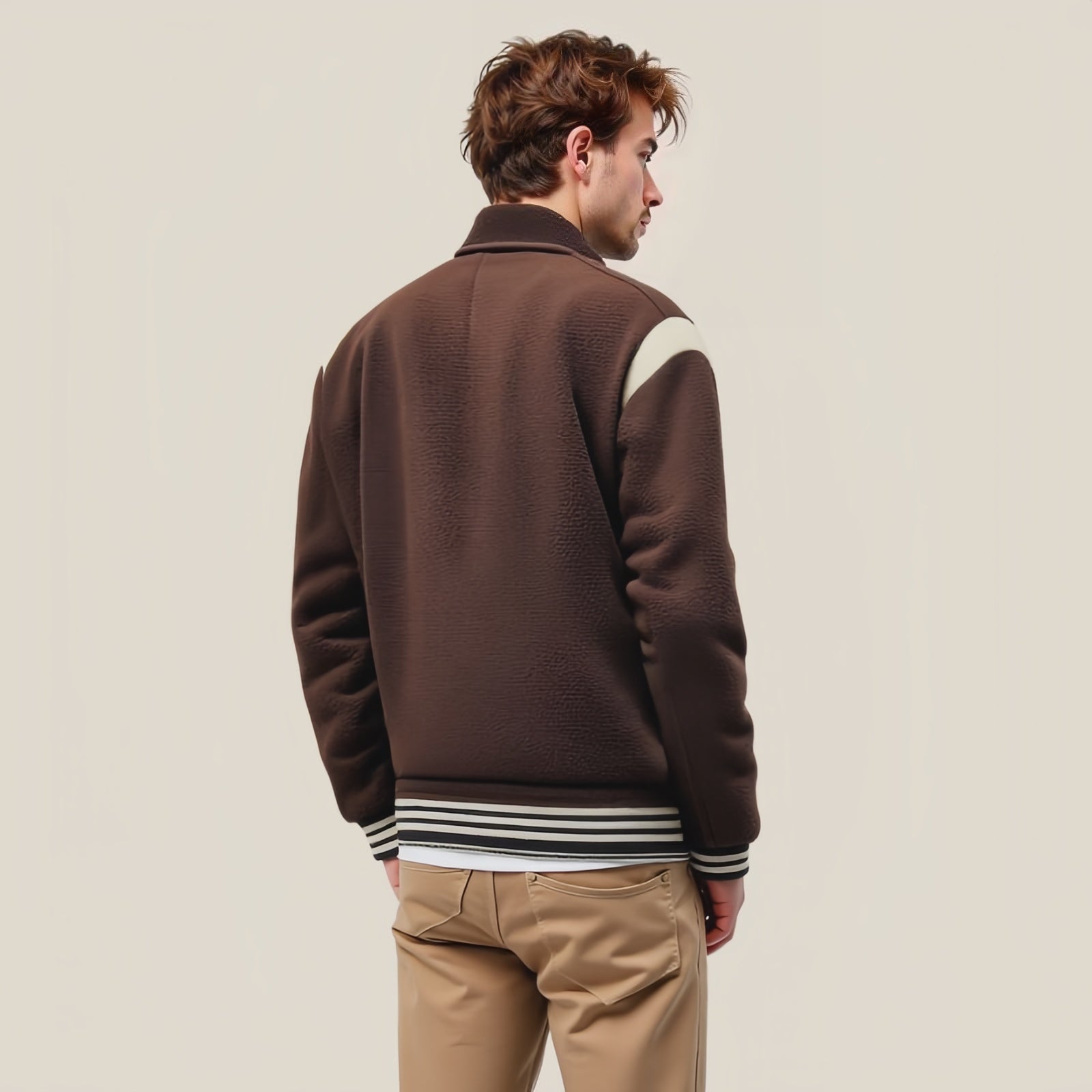 Adventure and Natural Style: The "Explorer's Comfort" Fleece Jacket