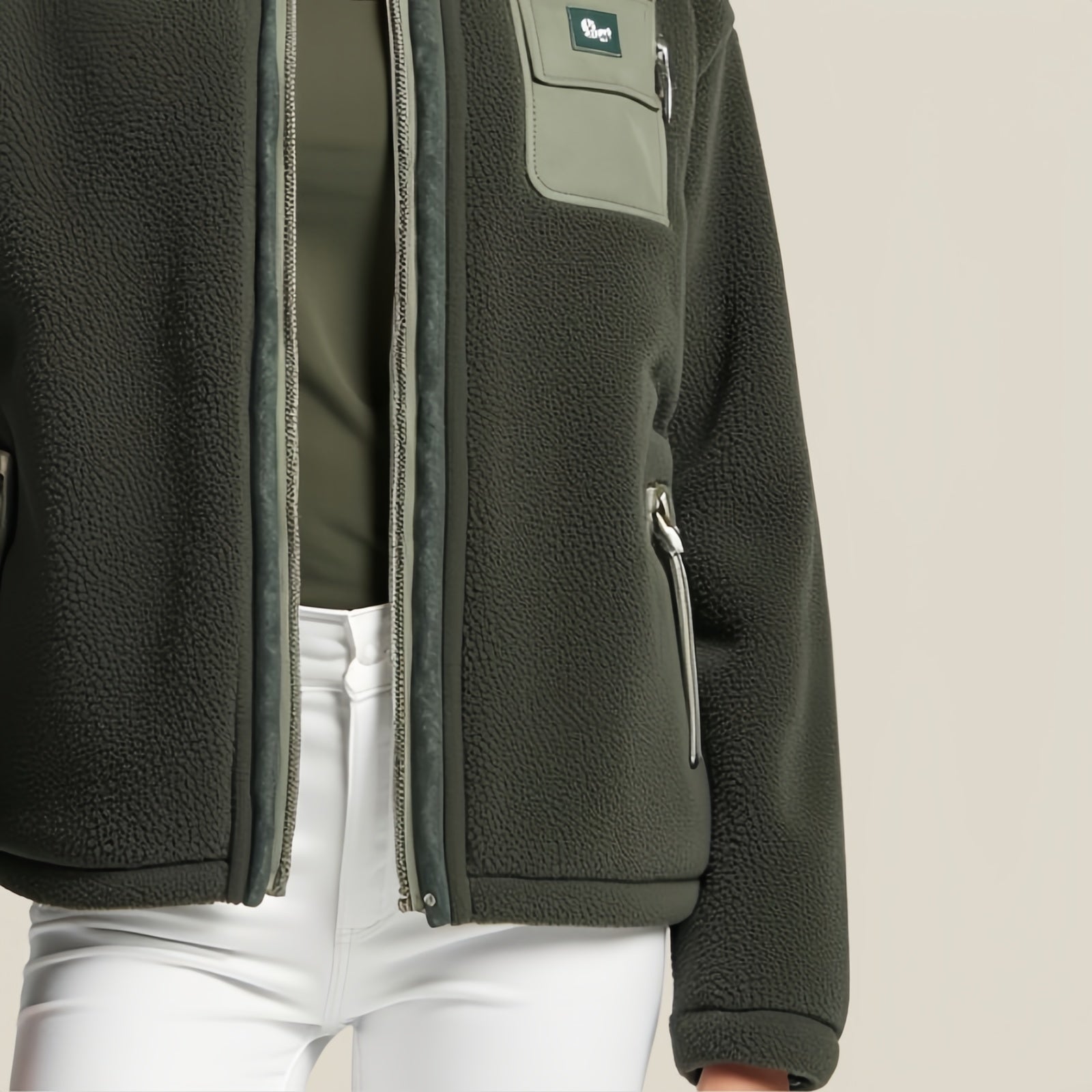 Rhe Alpine Zip – Giacca in Pile Verde Foresta con Tasche e Dettagli Tecnici
