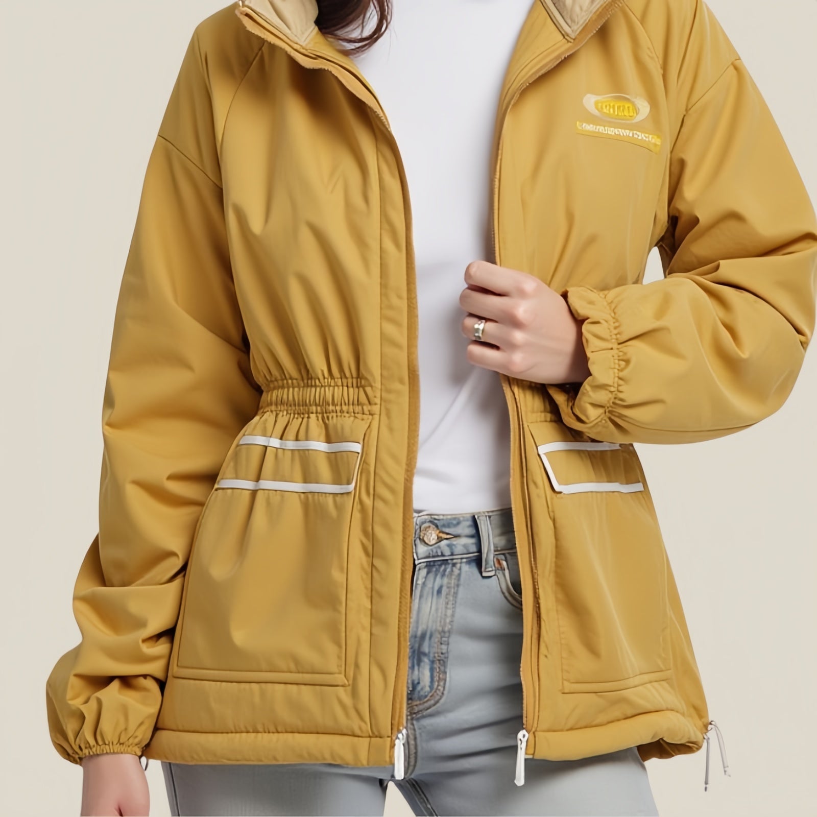 Nomad Heritage Fleece – Giacca Tecnica Giallo Ocra con Cappuccio e Ricami Tipici