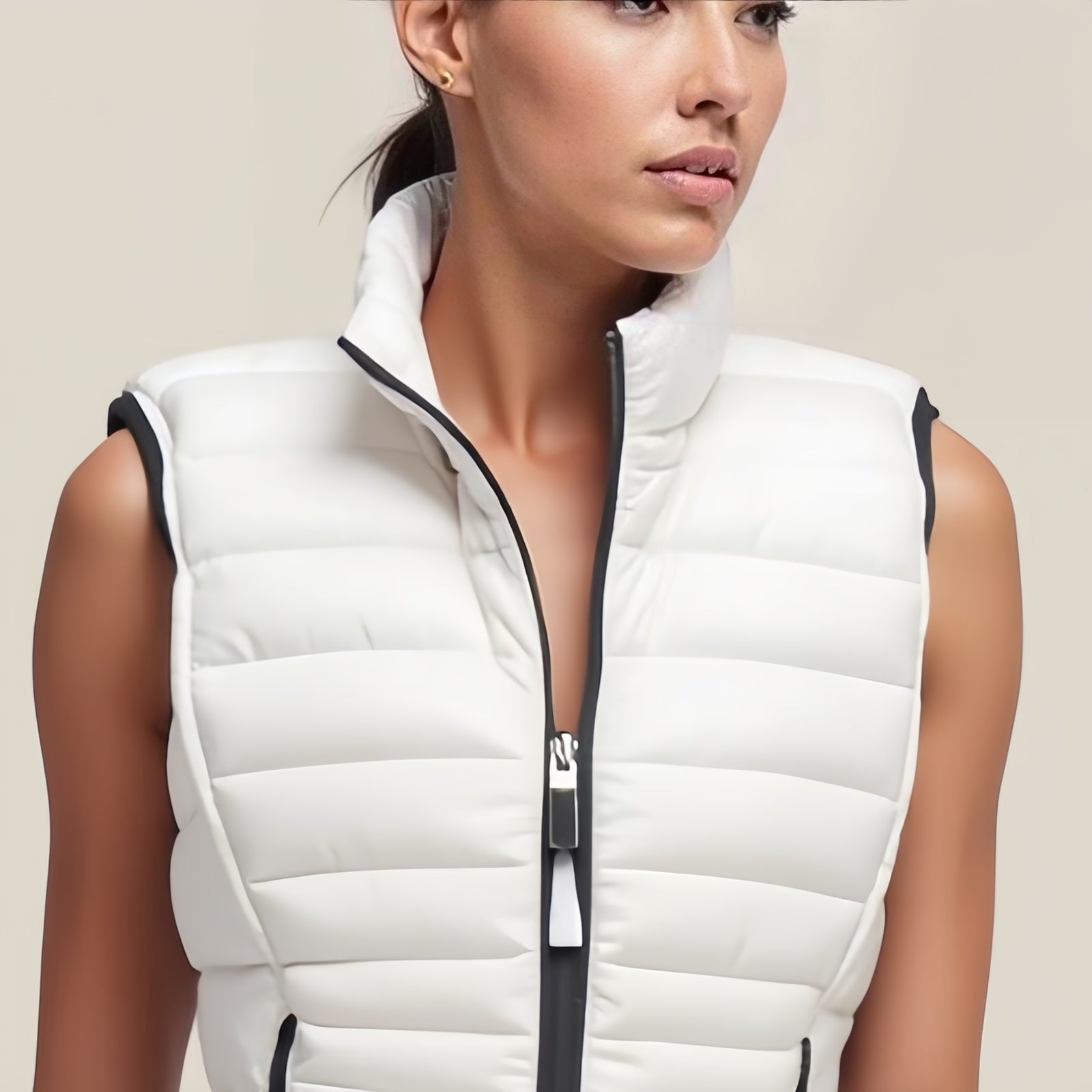 Il Tuo Alleato di Stile e Comfort: Il Gilet Ultraleggero Bianca