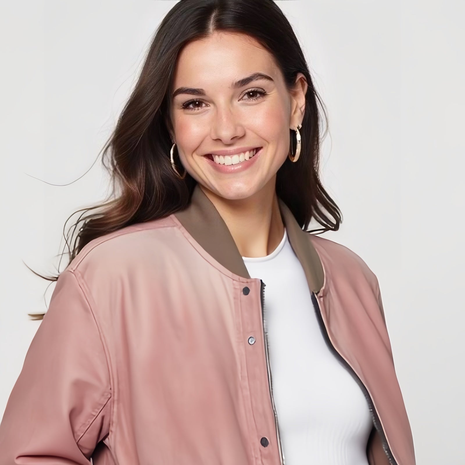 Stile Iconico, Comfort Versatile: La Bomber Rosa Rivisitata