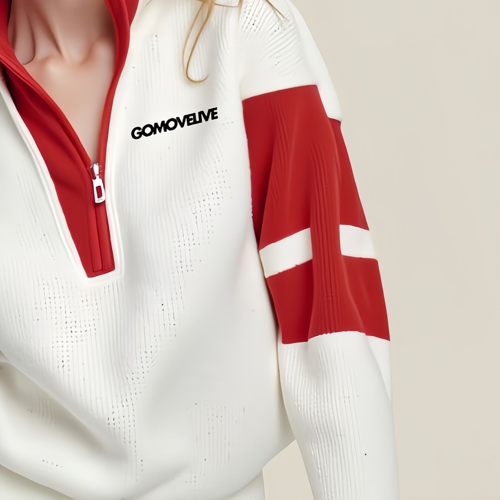 Stile Nautico Rivisitato: La Felpa a Righe con Zip e Collo Alto