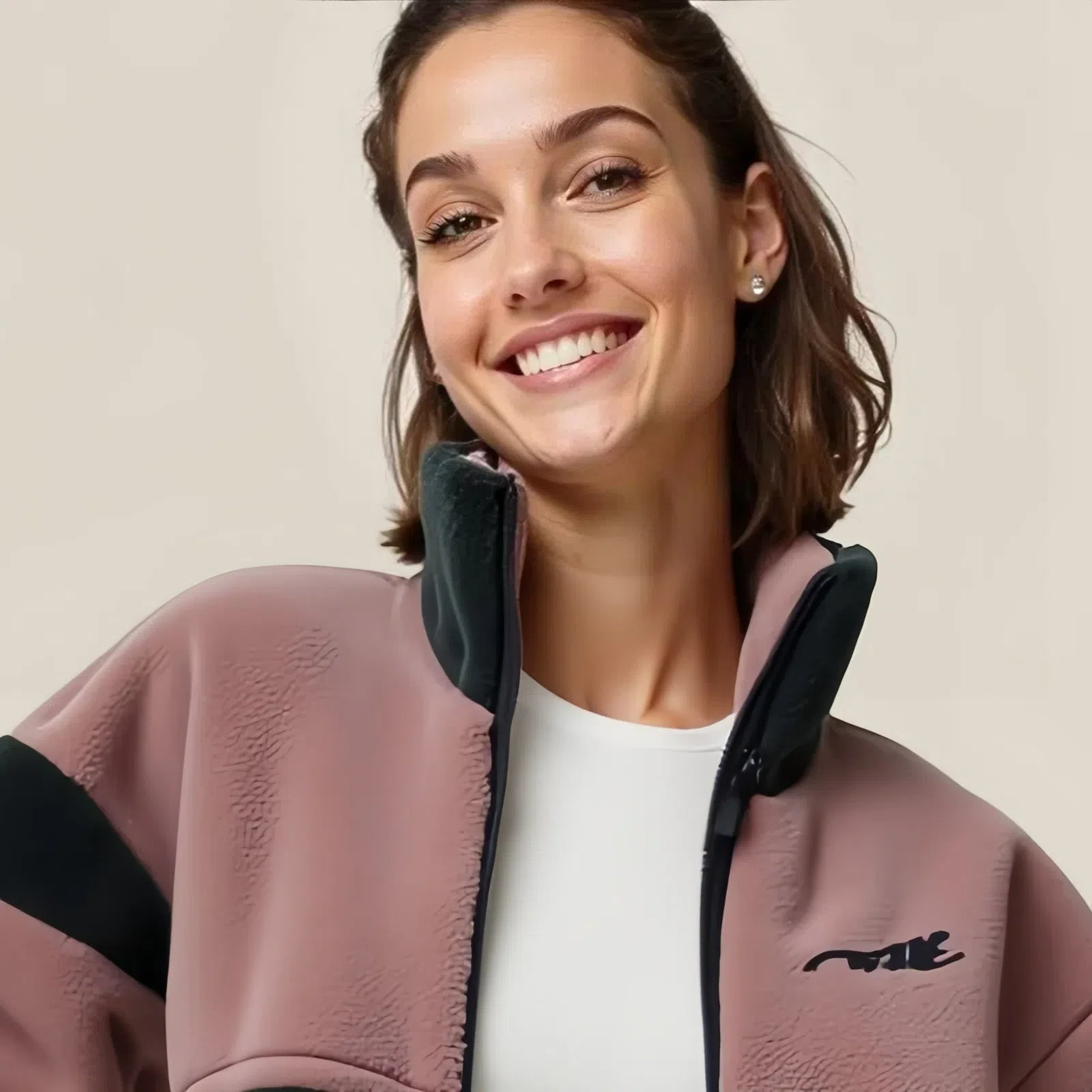 Stand out in the Urban Explorer Fleece Jacket