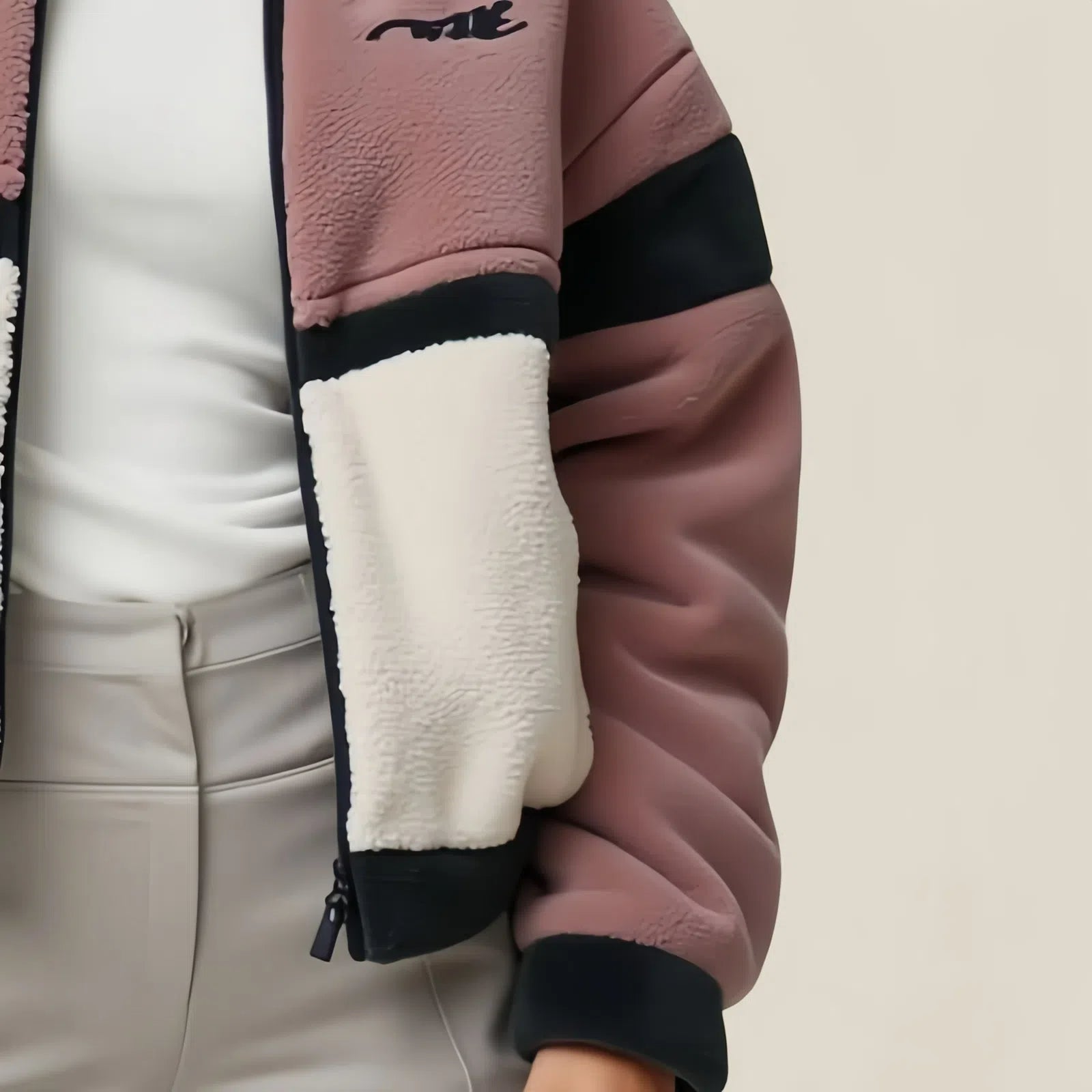 Stand out in the Urban Explorer Fleece Jacket