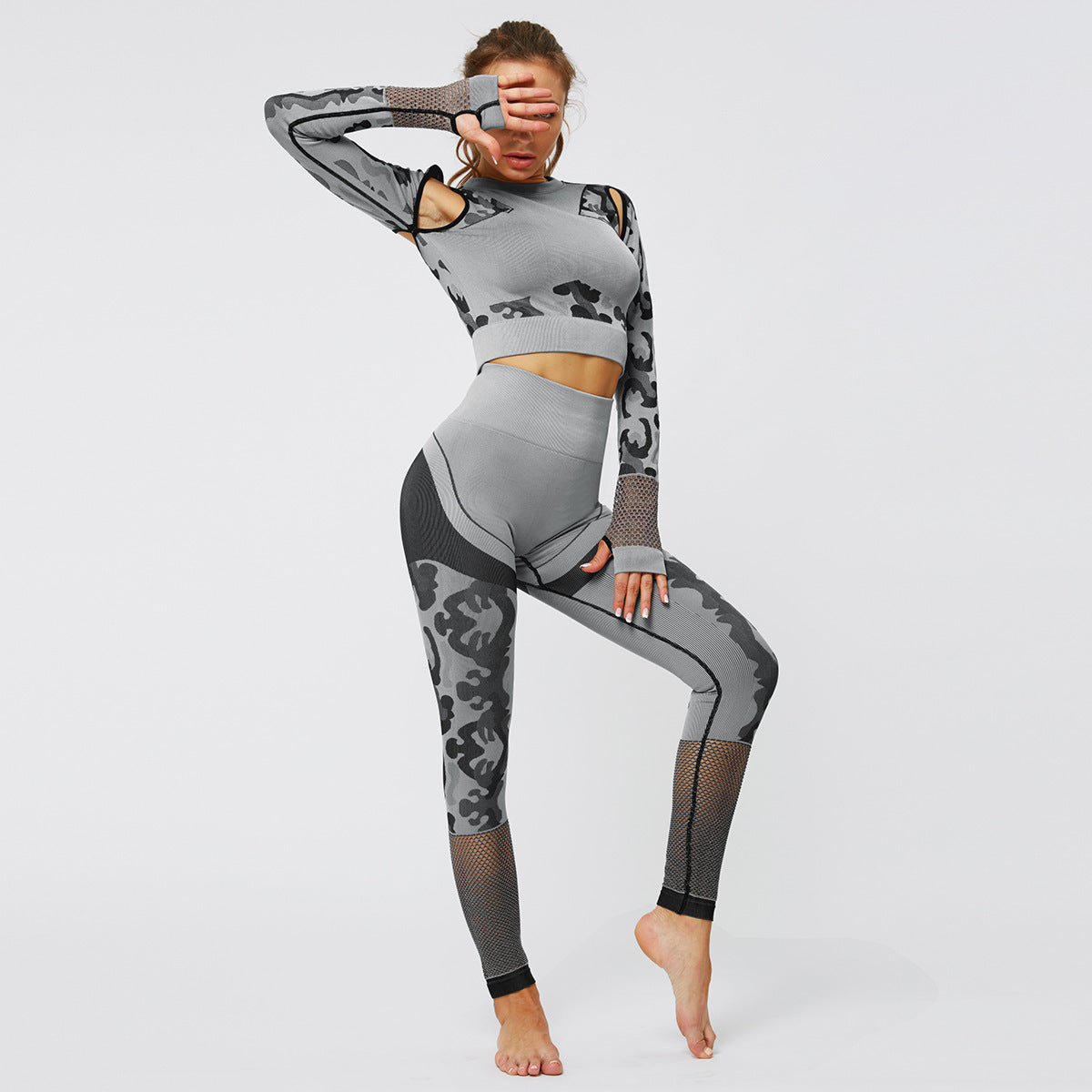 CamoFlex Pro - The Fitness Outfit That Blends In With Your Needs