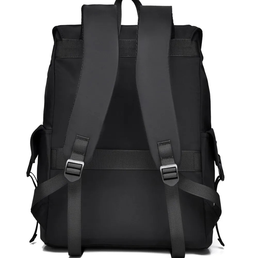 MetroElite Pro – Lo Zaino in Pelle PU che Unisce Eleganza e Funzionalità