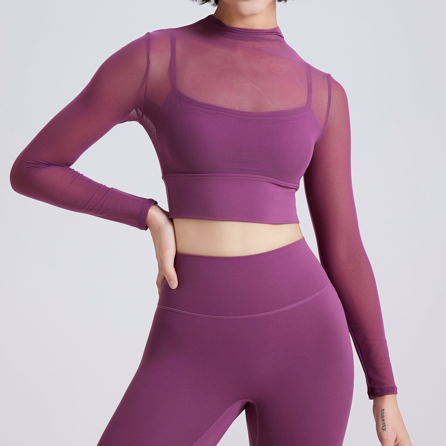 Seduci lo sport – Top Fitness a Maniche Lunghe con Mesh e Coppa Integrata
