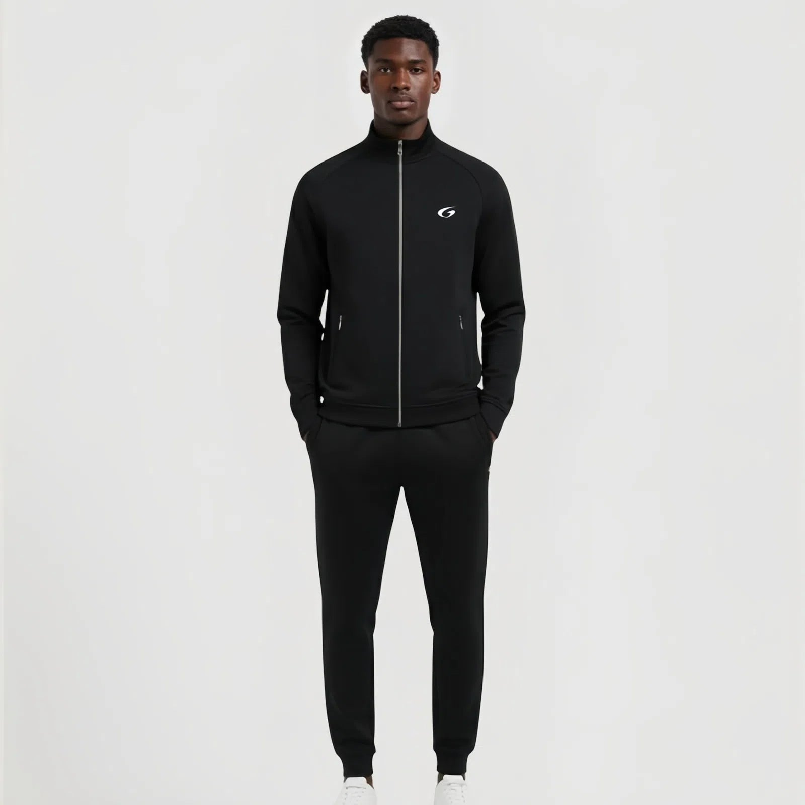 Black Essential Set – Eleganza e comfort per ogni movimento