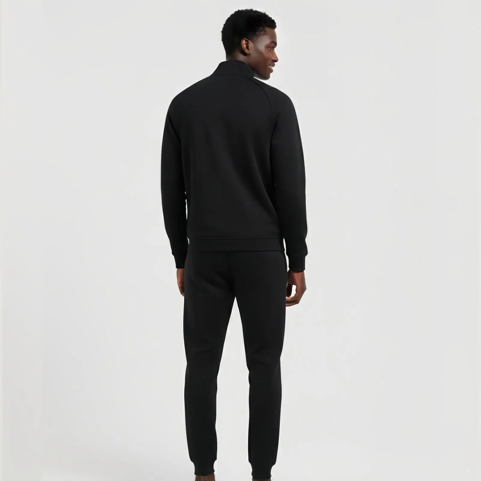 Black Essential Set – Eleganza e comfort per ogni movimento