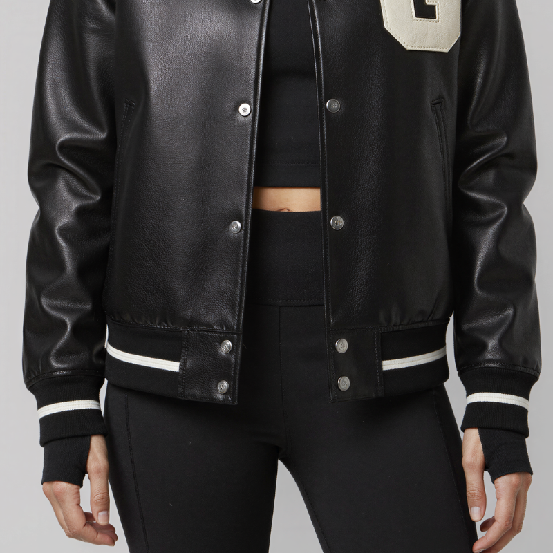 “Graphite Letter” – Varsity in pelle nera con patch bold