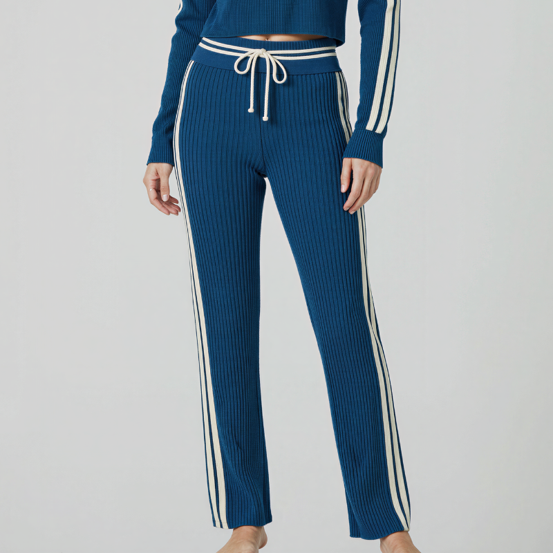 Blue Velocity – Eleganza dinamica in maglia tecnica