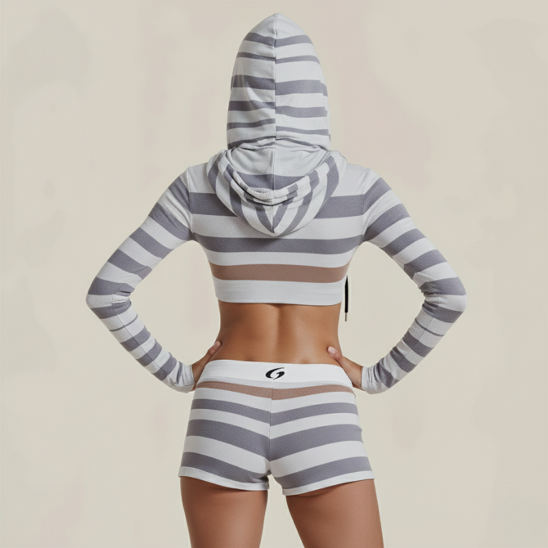 Stile Sportivo Inconfondibile: Il Set Coordinato a Righe Cropped