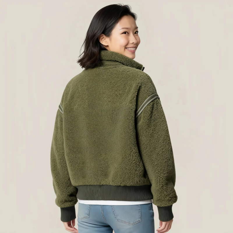 Evergreen Utility – Green Fleece Jacket with Cargo Details and Functional Style
