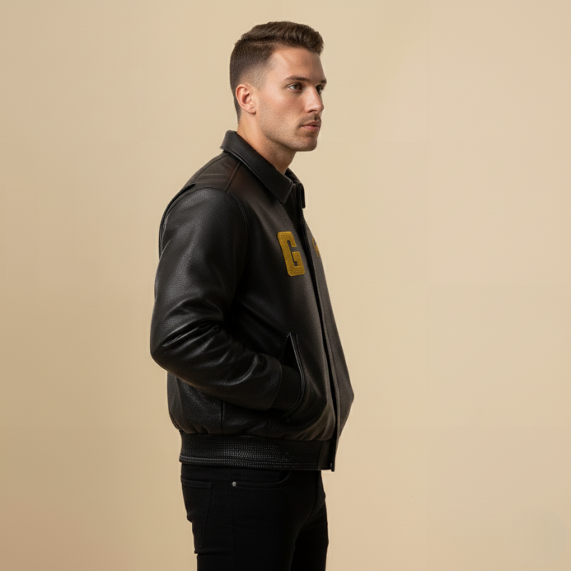 “Black Letter Legacy” – Varsity in pelle con firma ricamata