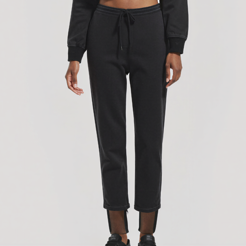 Shadow Flow – Set Sportivo Nero con Grafica Iconica