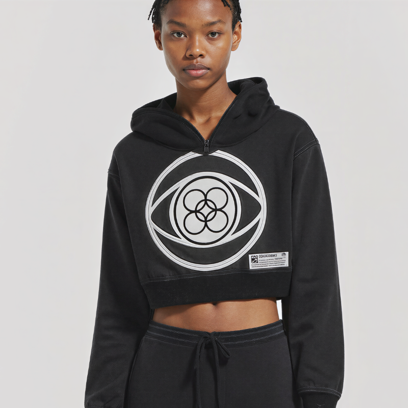 Shadow Flow – Set Sportivo Nero con Grafica Iconica