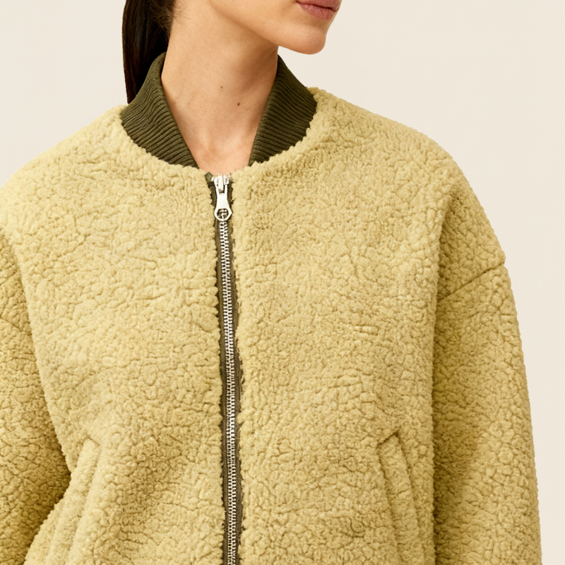 « Warm Core Bomber – Confort technique, âme urbaine »
