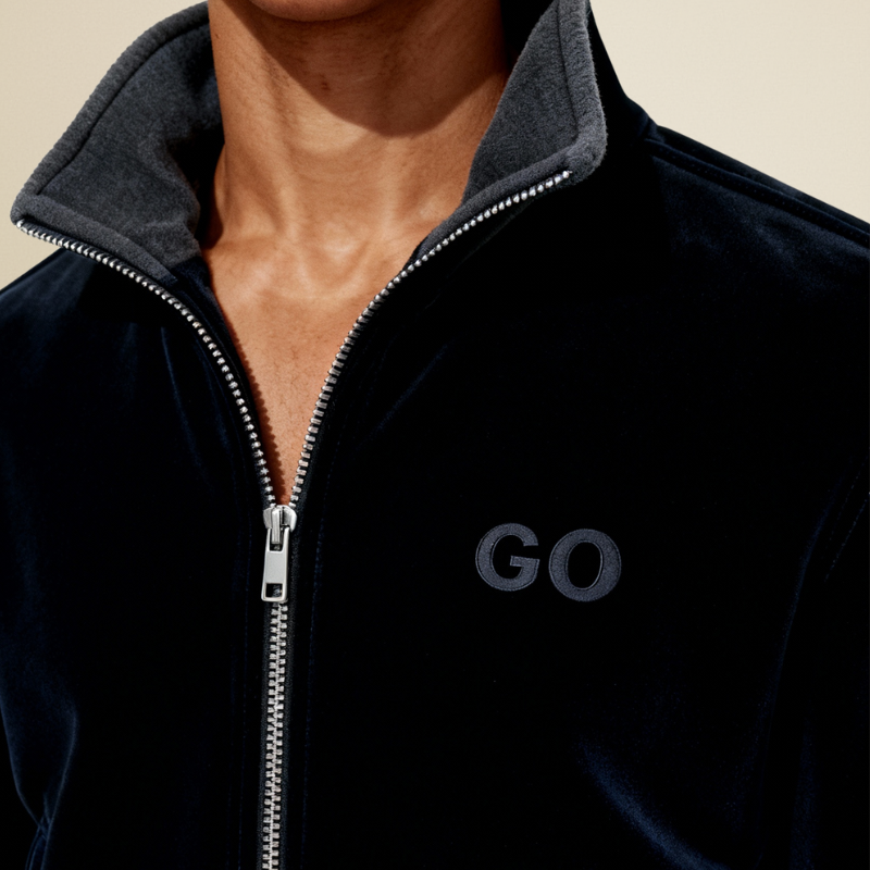 GO Deep Blue – Eleganza tecnica in movimento