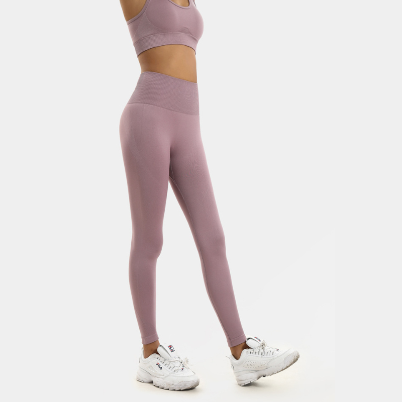 Seamless Yoga Set – Libertà Totale in Maglia Elasticizzata