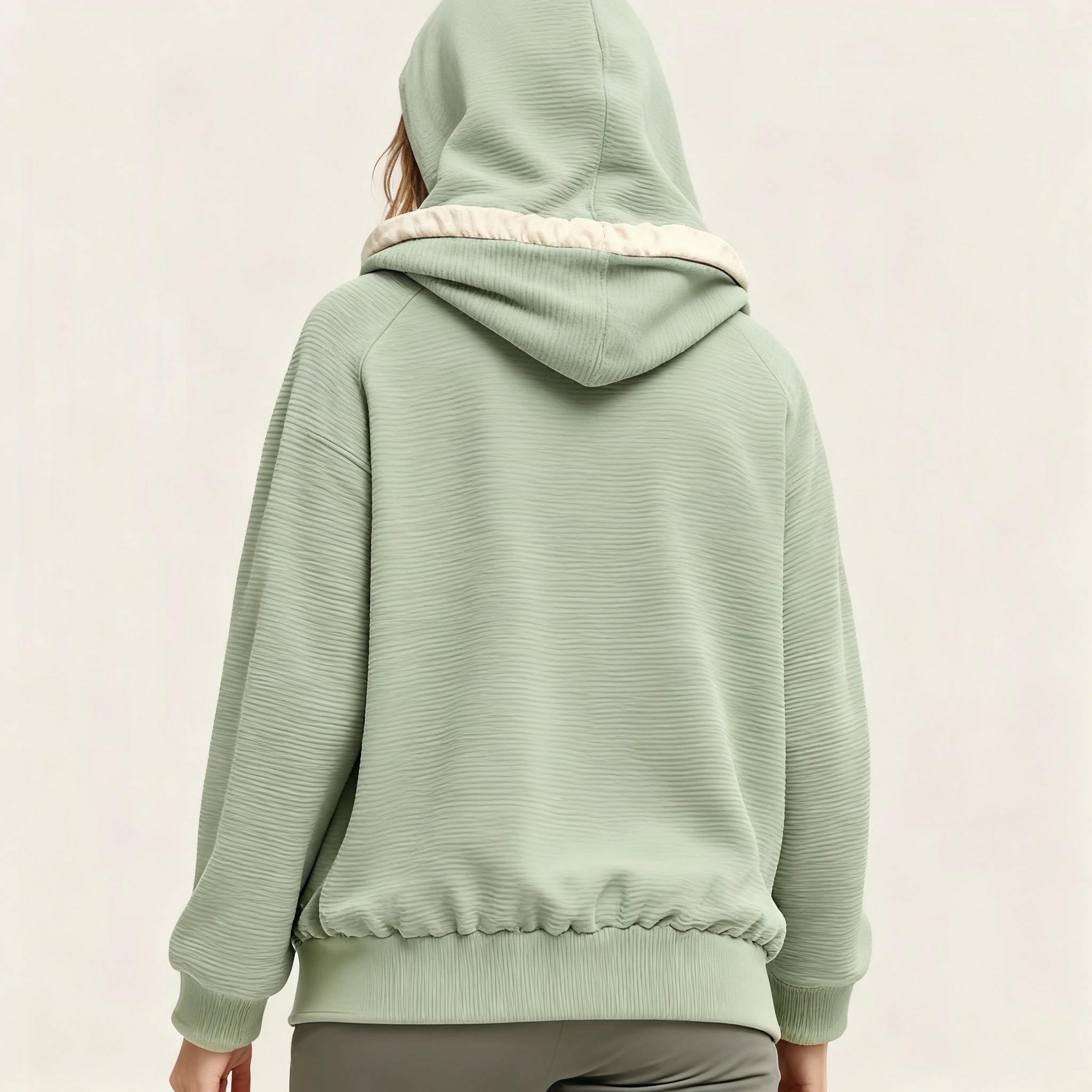 Urban Comfort: La Felpa "Eco-Hoodie"