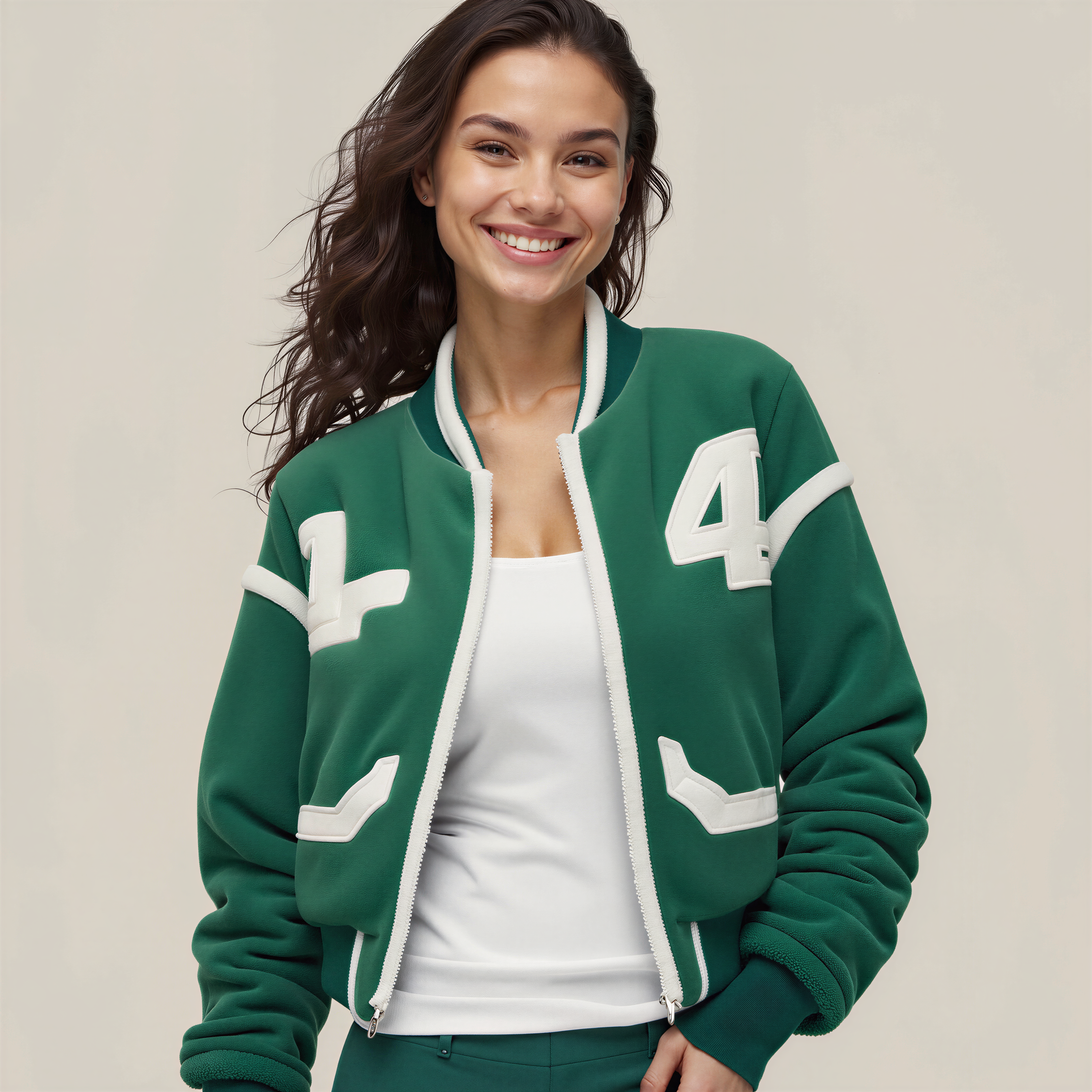 Squad Zip Fleece – Giacca Varsity Verde con Dettagli Bianchi e Numero Ricamato