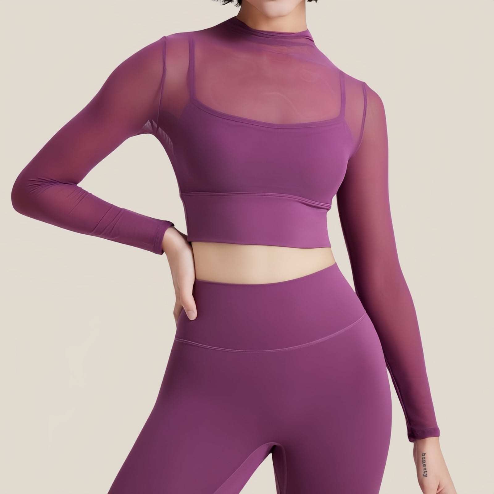 Seduci lo sport – Top Fitness a Maniche Lunghe con Mesh e Coppa Integrata