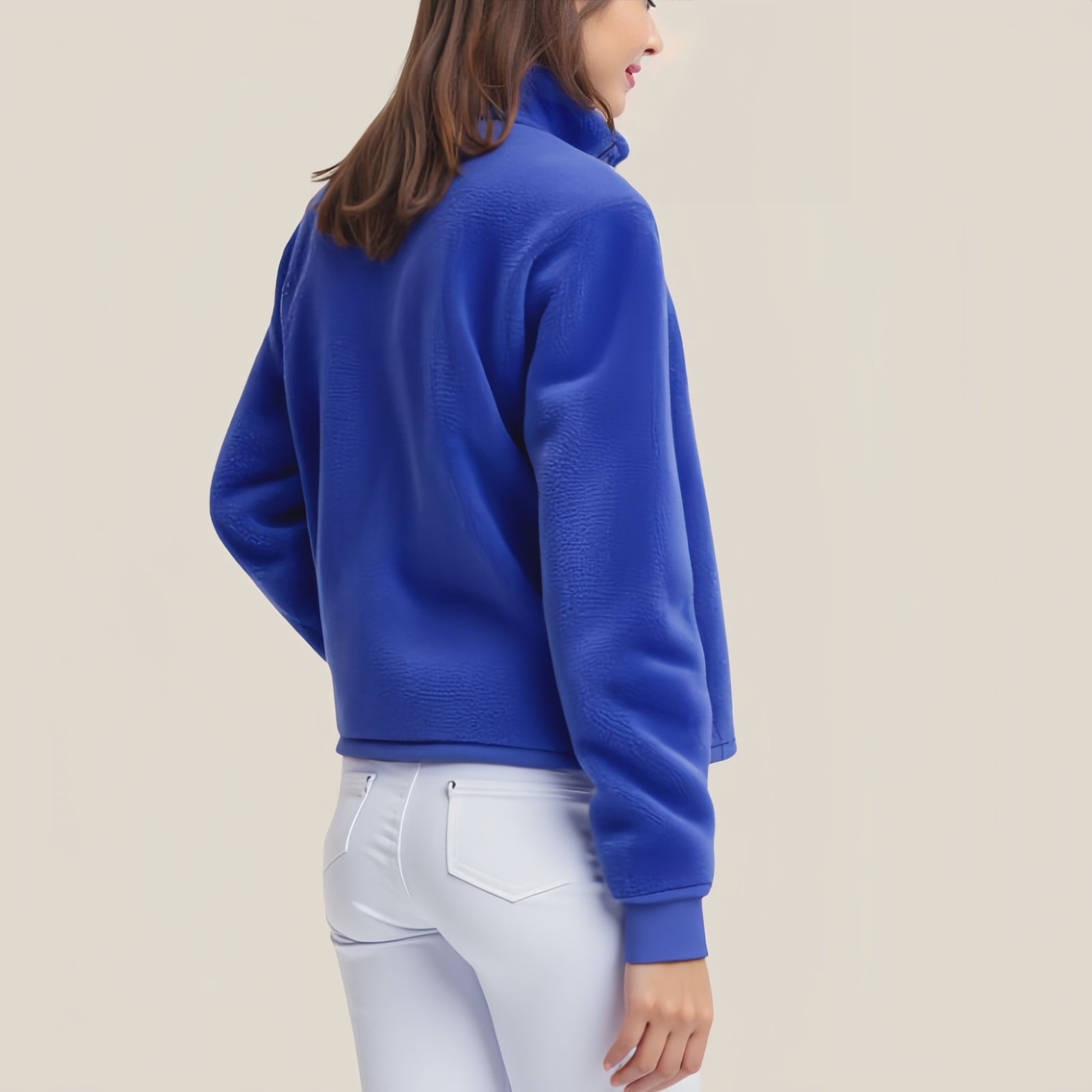 Abbraccia il Comfort: La Giacca in Pile Oversize che unisce Stile e Funzionalità