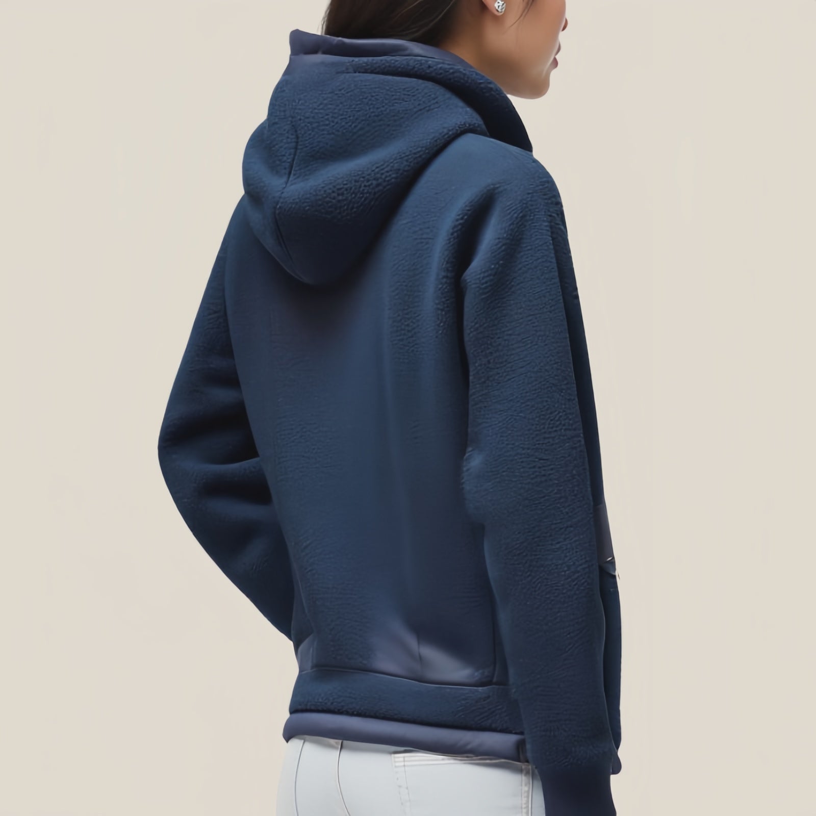 Dusk Signal – Giacca con Cappuccio Blu Navy con Pannello Tecnico e Patch Grafico