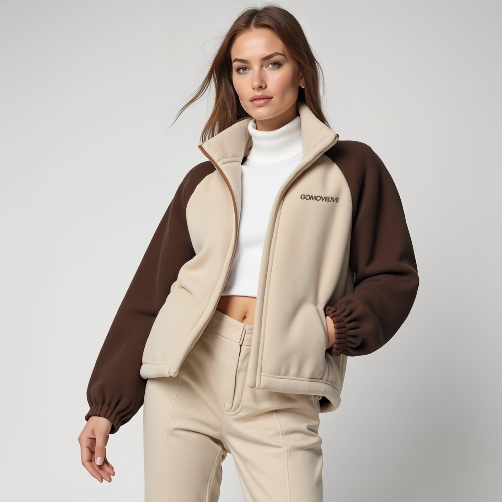 Terra Fleece – Giacca in Pile Bicolor Beige e Marrone con Collo Alto e Dettagli Elasticizzati