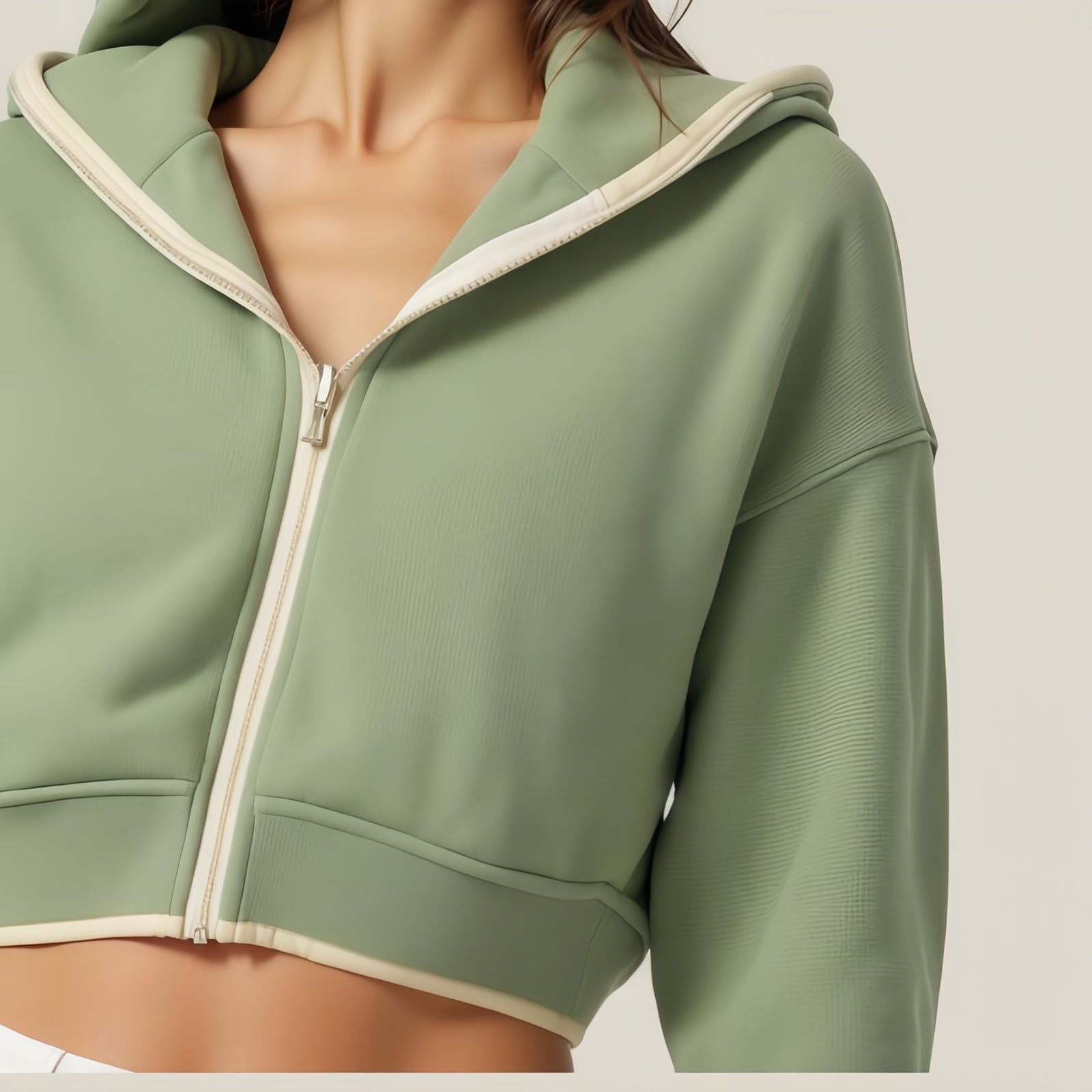 La Felpa Cropped con Cappuccio "Urban Edge"
