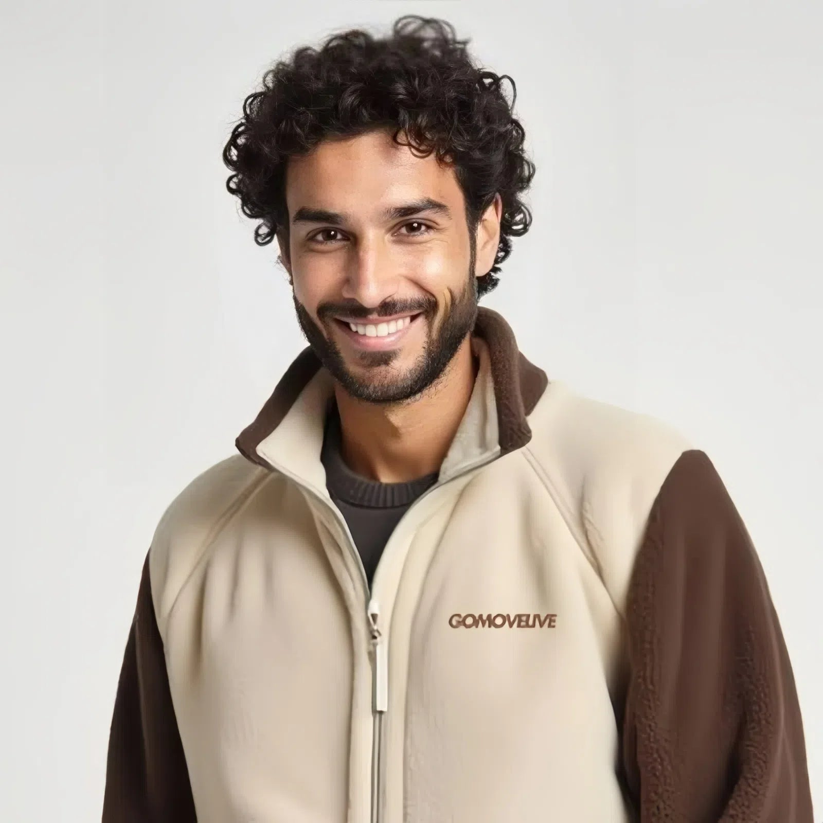 Stile Outdoor Autentico: La Giacca in Pile "Mountain Duo"