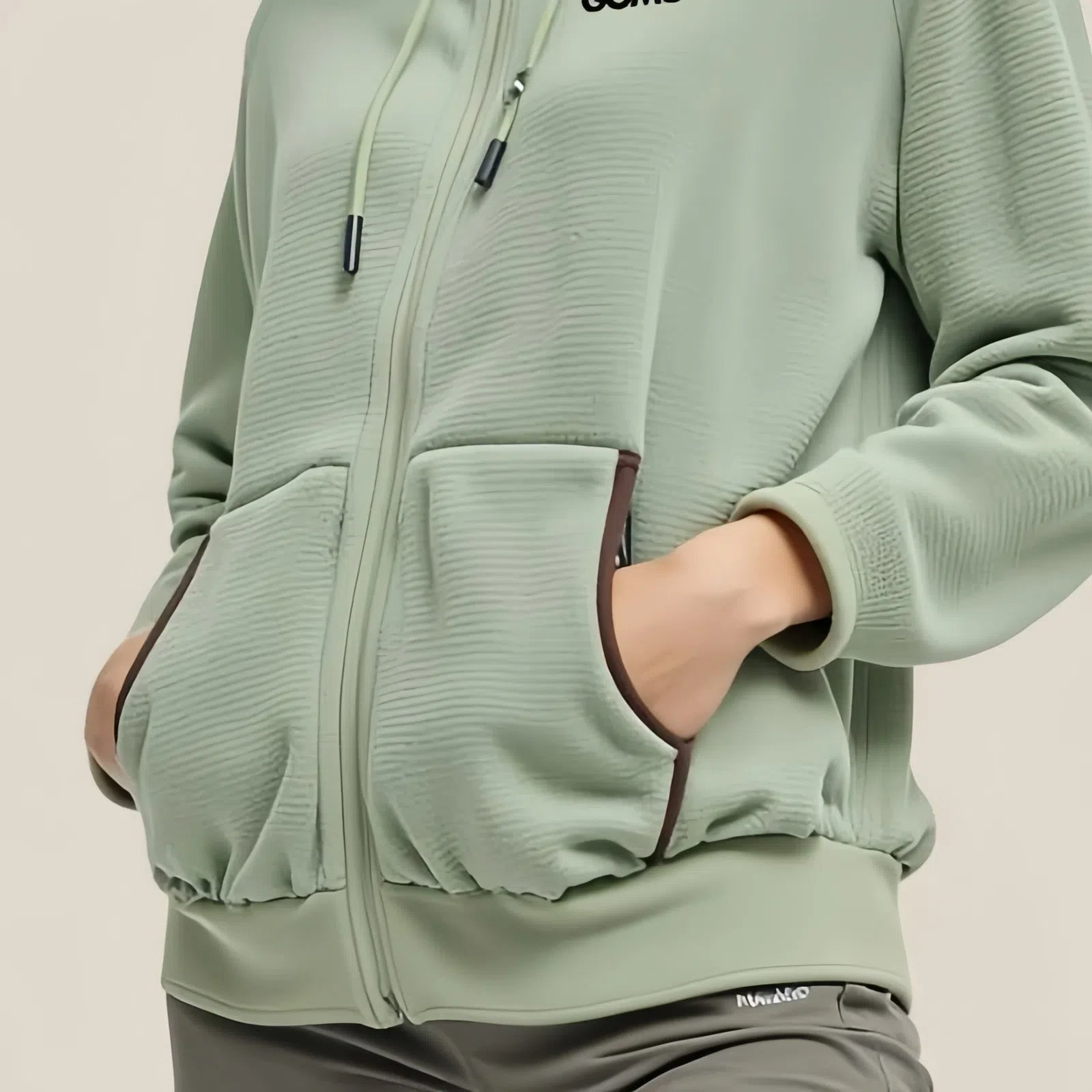 Urban Comfort: La Felpa "Eco-Hoodie"