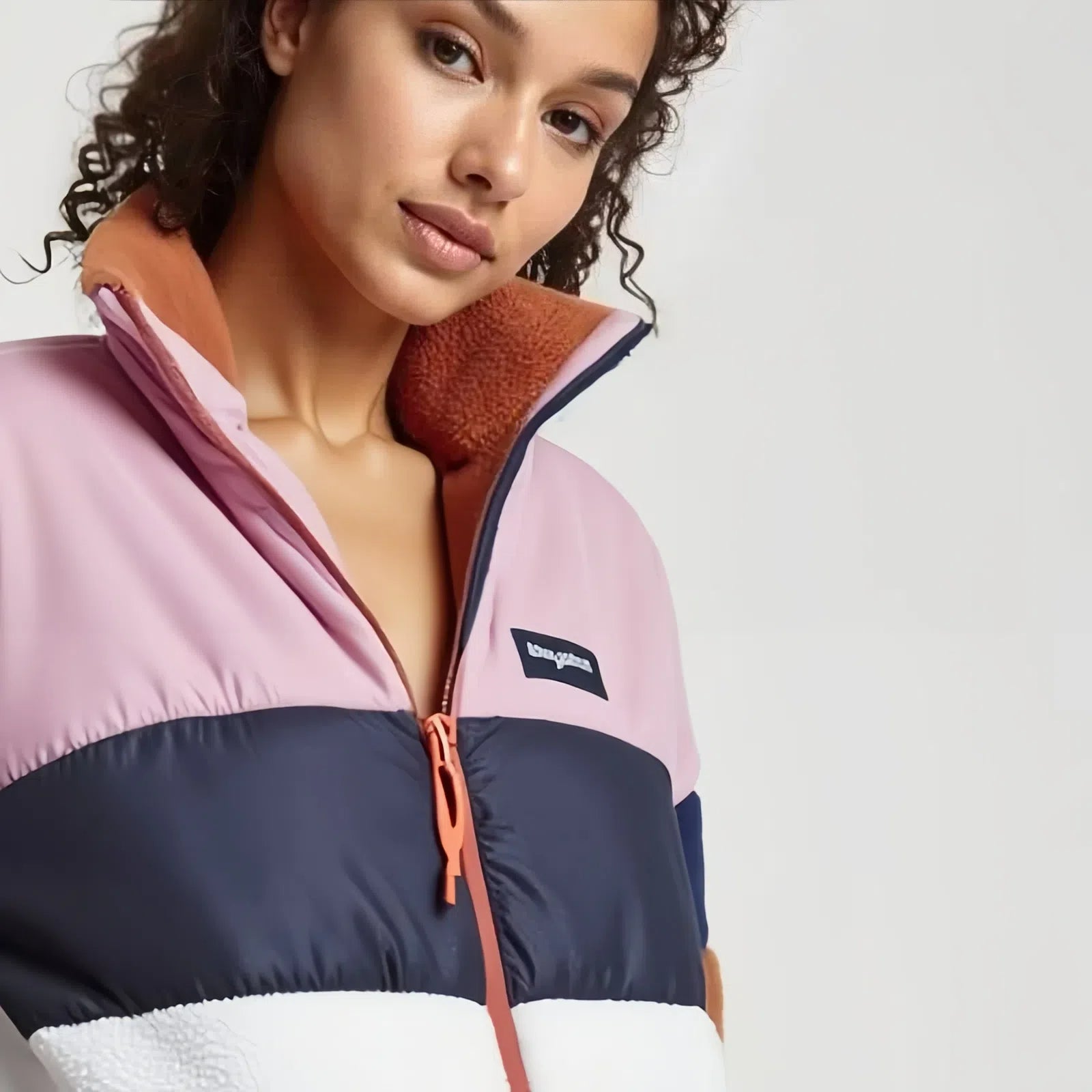 Giacca "Retro Alpine": Vibrazioni Vintage e Comfort Contemporaneo