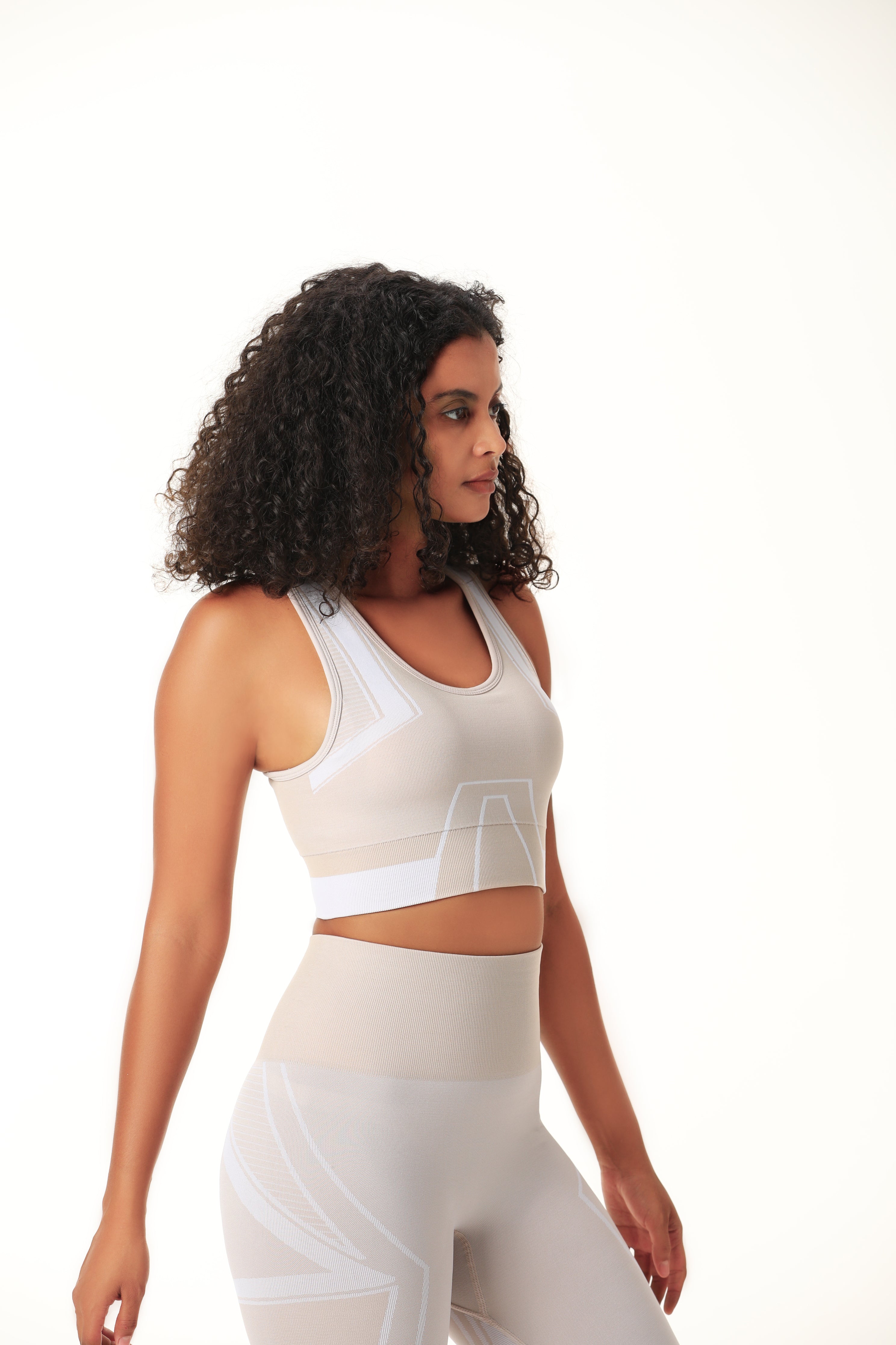 FlexiSculpt Pro – La tenue de yoga qui vous sculpte sans limites