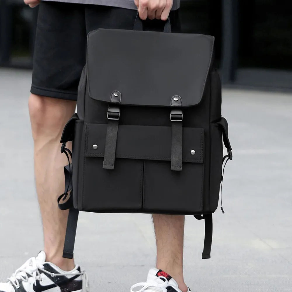 MetroElite Pro – Lo Zaino in Pelle PU che Unisce Eleganza e Funzionalità