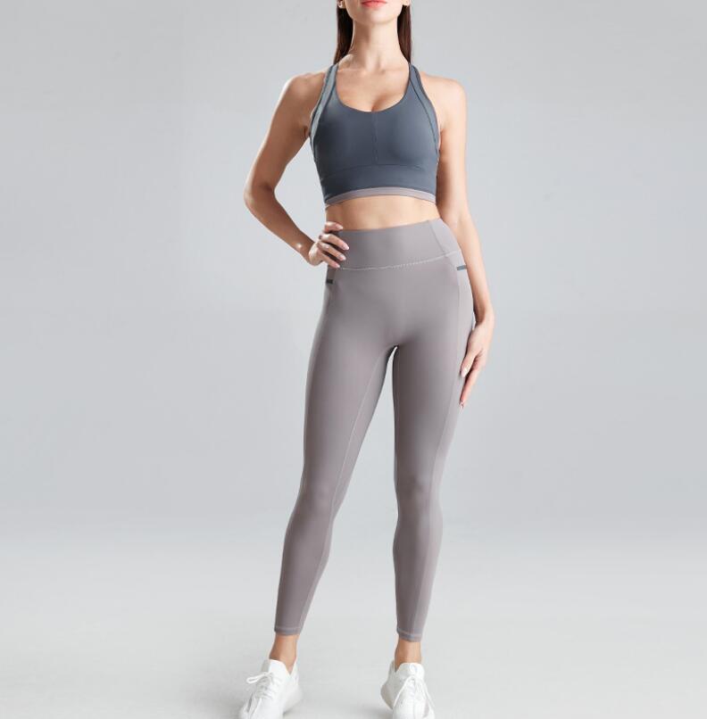 Forme et fluidité : La tenue de yoga qui épouse tous vos mouvements