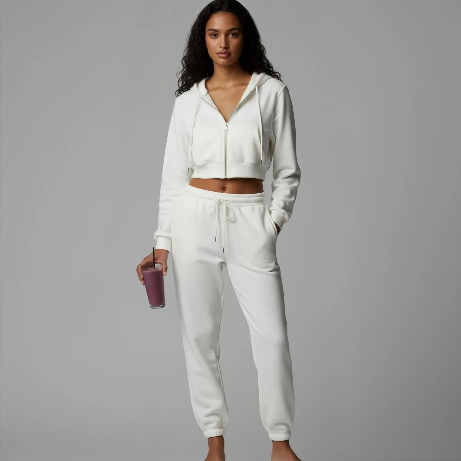 Essential White – Minimal and refined sports set