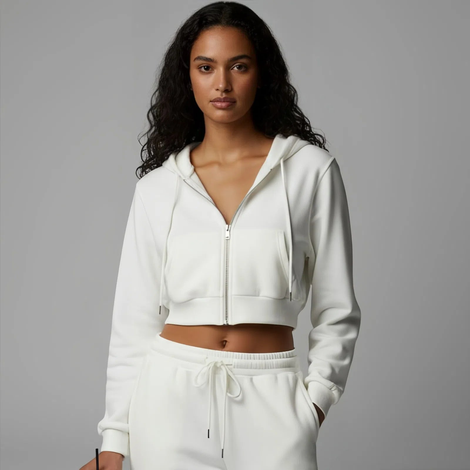 Essential White – Minimal and refined sports set