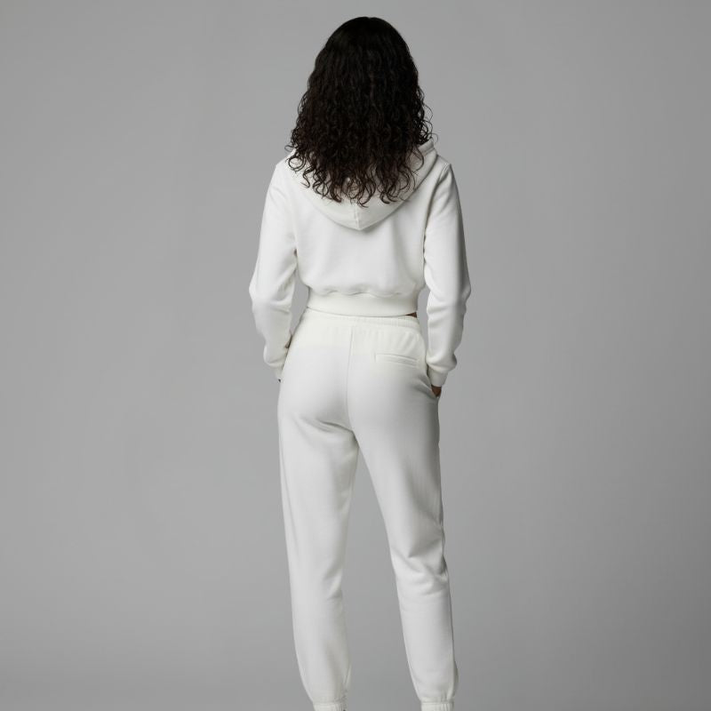 Essential White – Minimal and refined sports set