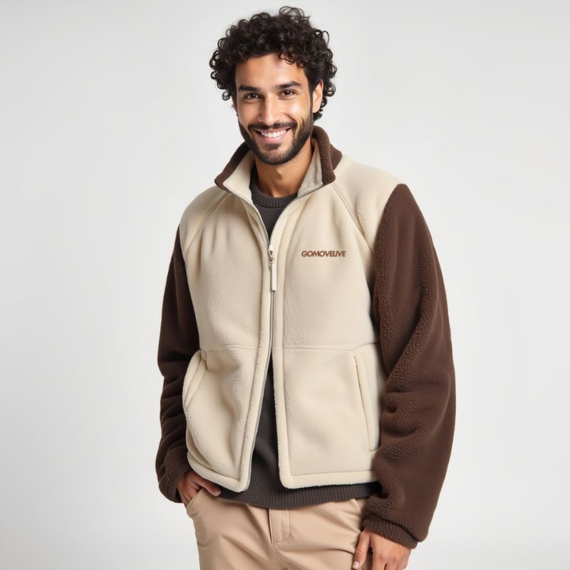Stile Outdoor Autentico: La Giacca in Pile "Mountain Duo"