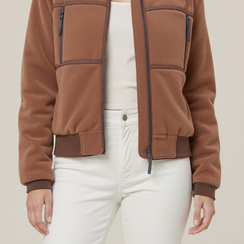 Chic and warm – The brown jacket that never goes out of style