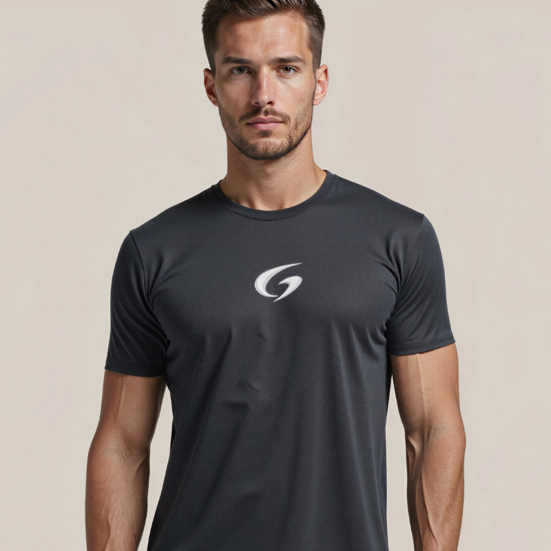 T-shirt "Stealth Performance Tee": Performance Essenziale e Stile Moderno