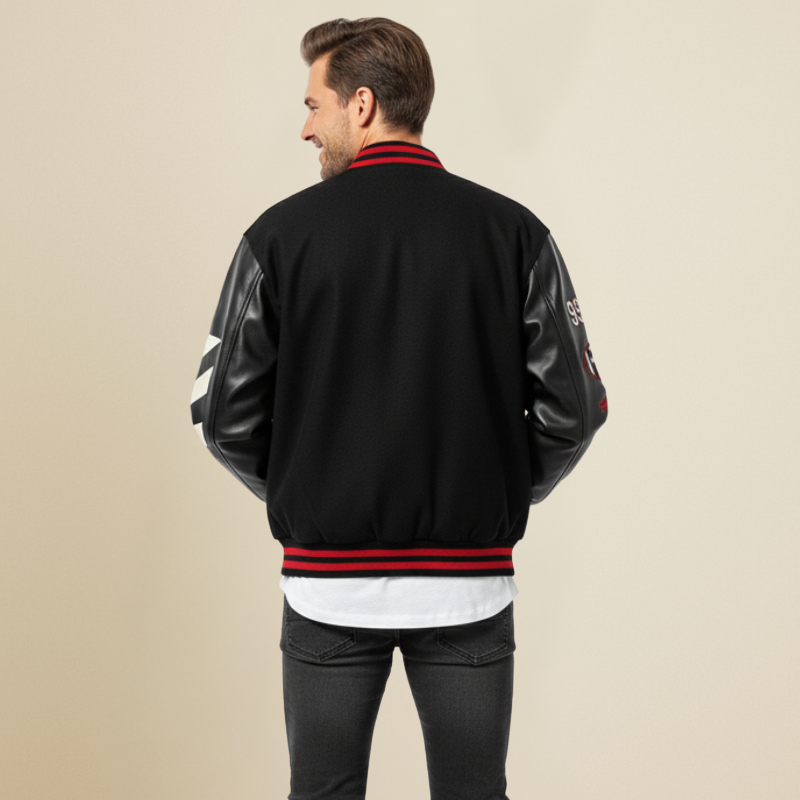 Urban Signal Varsity – Giacca tecnica con manica camouflage e lettering sportivo
