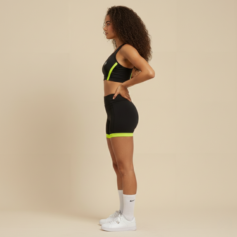 “Neon Frame” – Contorno deciso, controllo totale