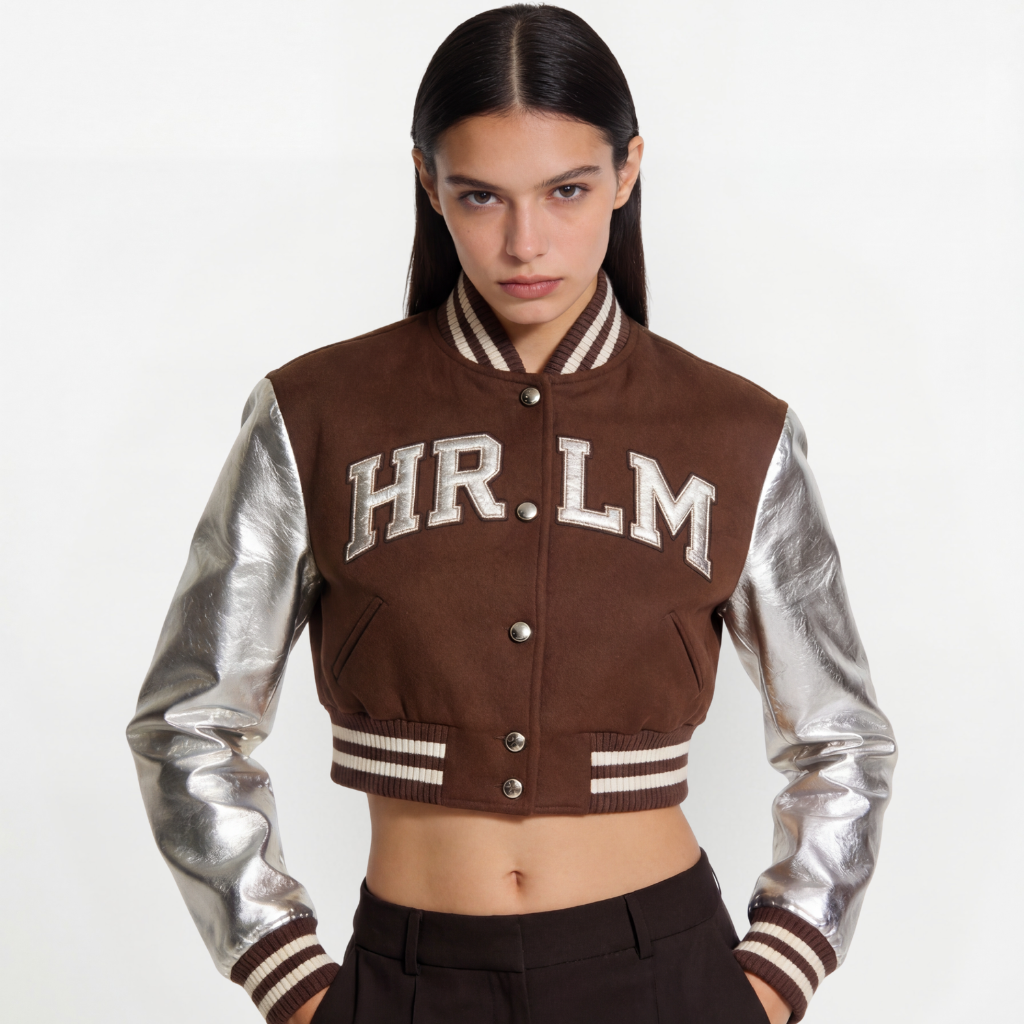 Gomovelive Silver Varsity Cropped — carattere che si indossa