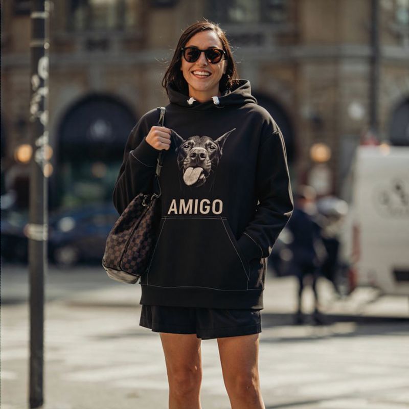 Wrap Yourself in Style – The Unisex Sweatshirt That Cuddles You