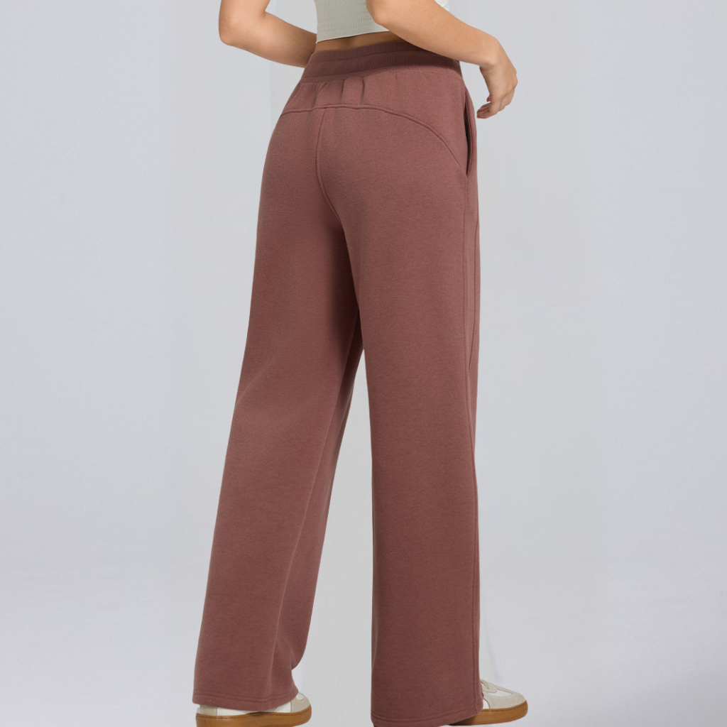 Velvet Wide-Leg: Il Lusso che Accarezza la Tua Pelle