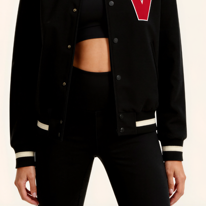 Varsity Insignia – Sobria forza atletica