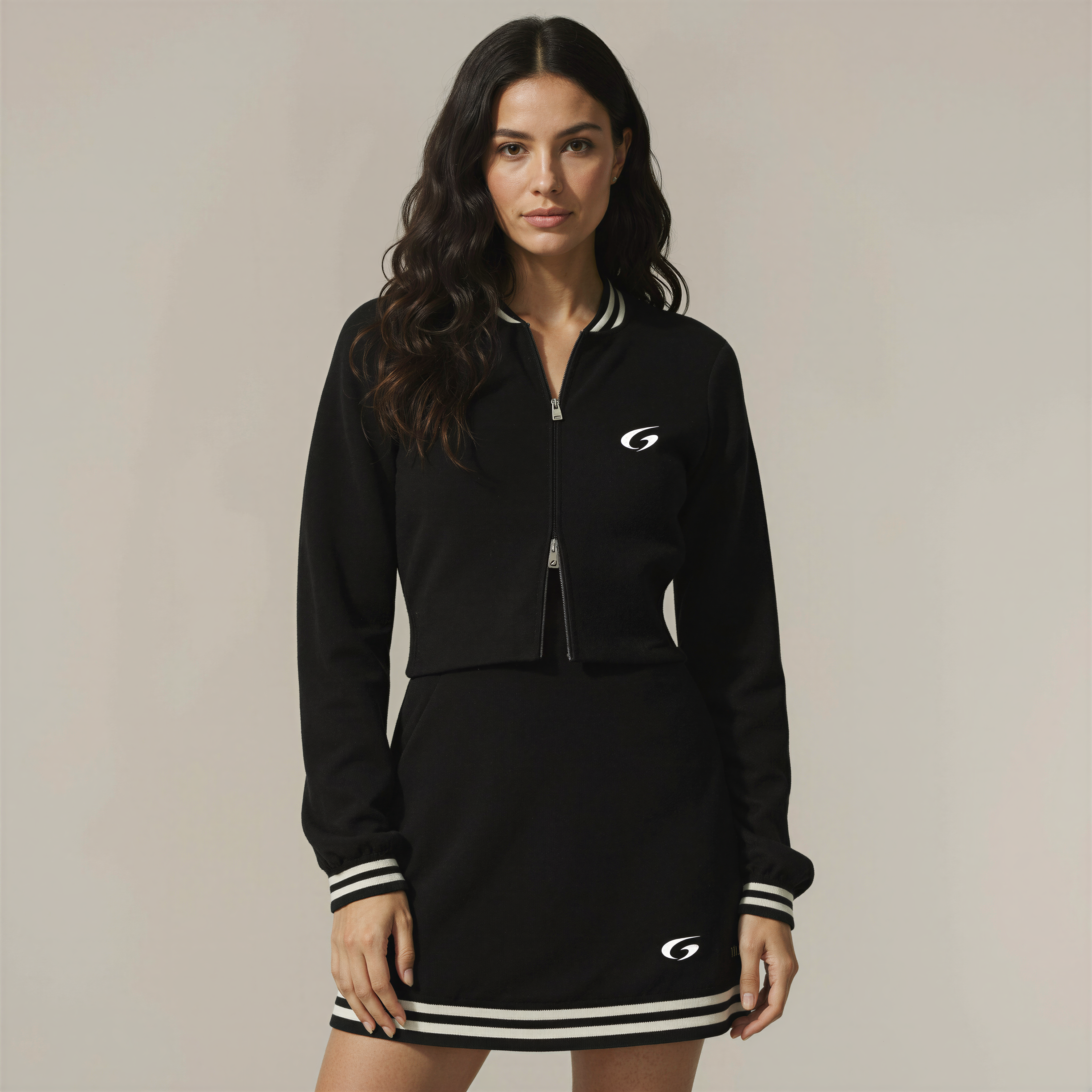 Stile Sportivo Chic – Set tecnico con zip e dettagli a righe